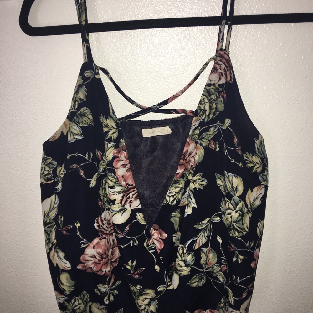 v cut floral top